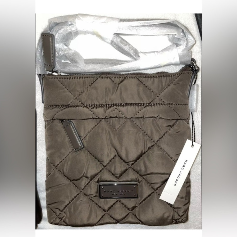 🎉HP🎉New Marc Jacobs Nylon Adjustable Crossbody in Ash/ Army Green🖤 - Picture 2 of 10